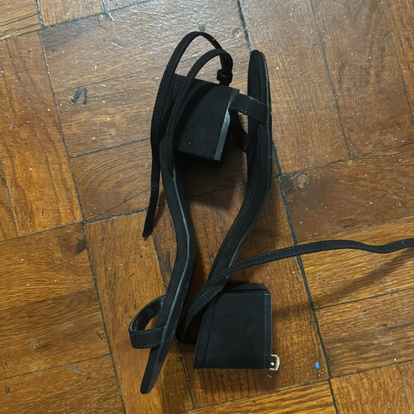 Minimal use (only once). - Picture 2 of 3